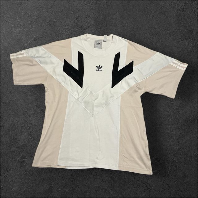 Camiseta Adidas Vintage Beige y Blanca