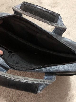 Maletín portátil cuero negro y azul