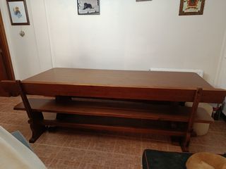 Mesa de comedor con 2 bancos de madera