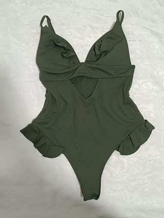 Bañador entero verde con volantes