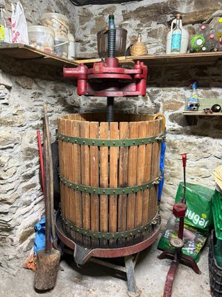 Prensa de vino de madera