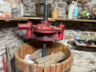 Prensa de vino de madera