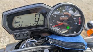 Moto Yamaha FZ6 N S2 98CV plateada