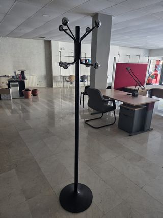 Perchero Metálico Negro con Bolas Plateadas