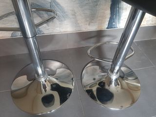 Taburetes altos giratorios de cocina, negros