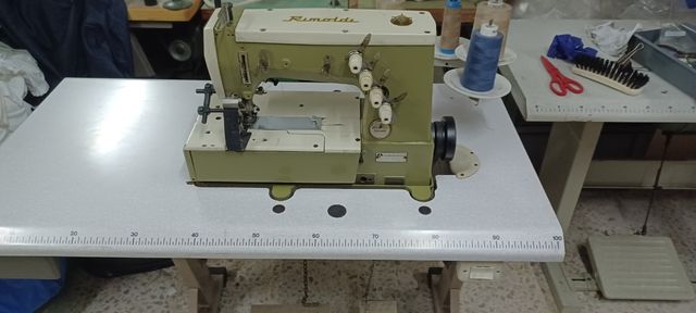 Máquina industrial Rimoldi recubridora
