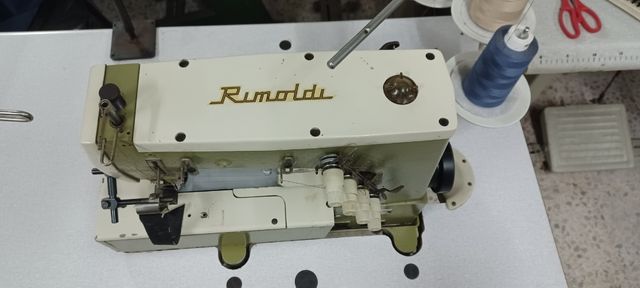 Máquina industrial Rimoldi recubridora