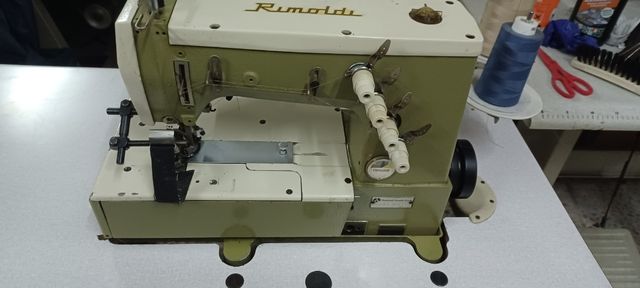 Máquina industrial Rimoldi recubridora