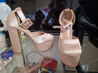 Zapatos de tacón beige y negros venta en persona 