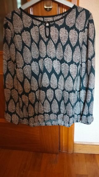 Conjunto Indi & Cold Blusa y Falda Talla M