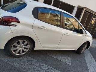Peugeot 208 2016