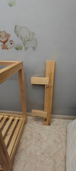 Cama infantil de madera