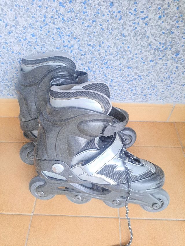 Patines en línea negros y plateados talla 40