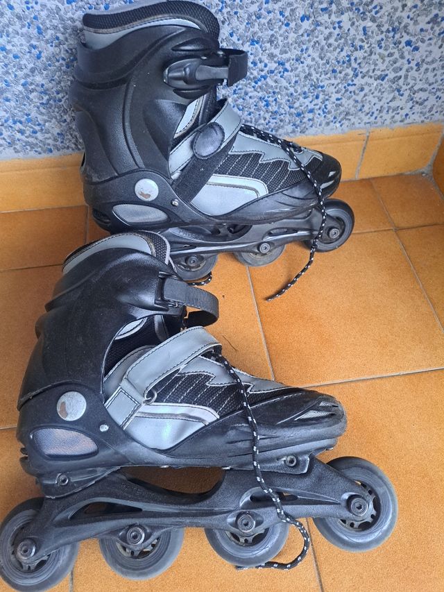 Patines en línea negros y plateados talla 40