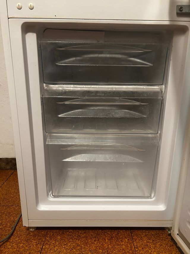 Nevera Candy blanca buen estado