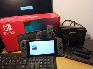 Nintendo Switch con joycon grigi