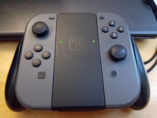 Nintendo Switch con joycon grigi