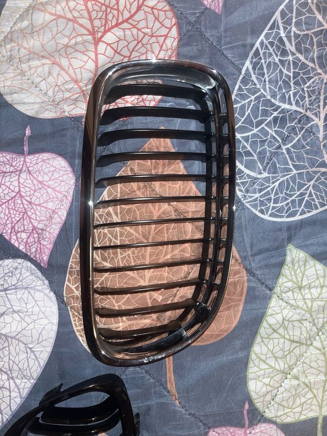 Parilla Delantera BMW E90 Cromada