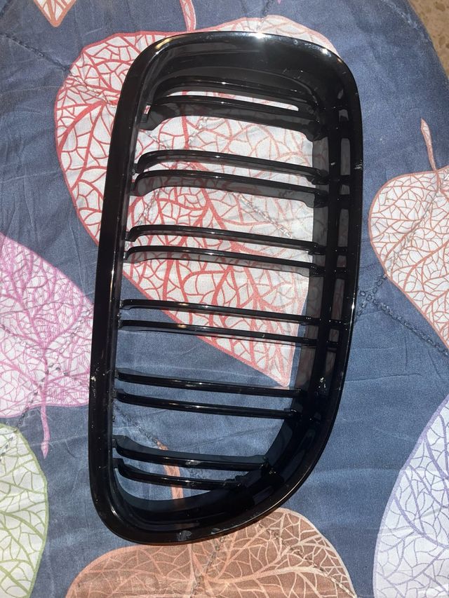 Parilla Delantera BMW E90 Negra