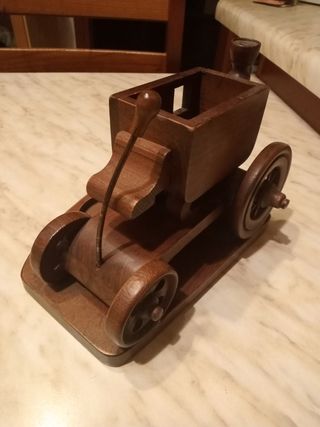 Carrozza a vapore vintage in legno