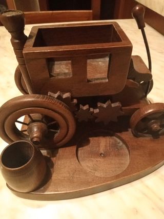 Carrozza a vapore vintage in legno