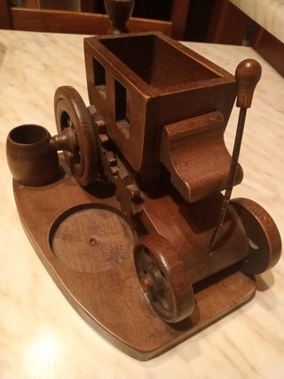 Carrozza a vapore vintage in legno