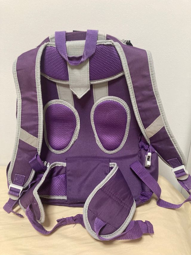 Mochila Escolar Morada con Diseño