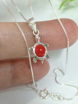 Mini tortuga coral rojo con cadena  plata de ley 