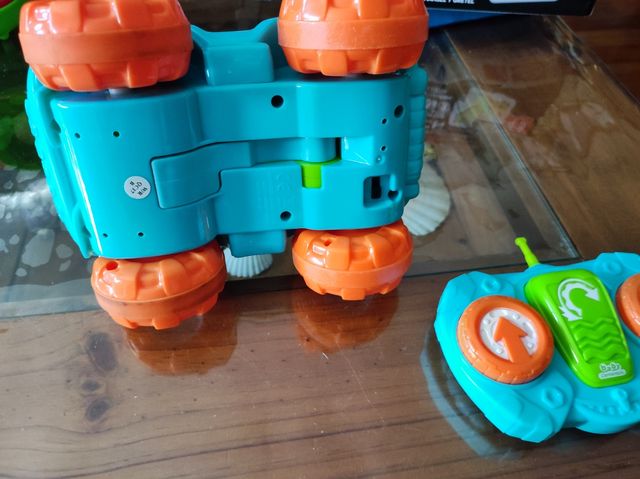 Coche teledirigido para bebé