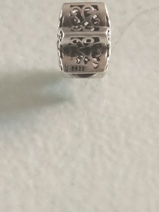 Pulsera Pandora con varios charms