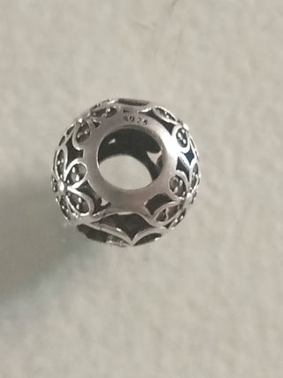 Pulsera Pandora con varios charms