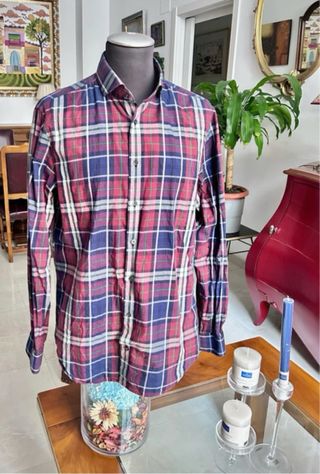 2 Camisas Hombre Tommy Hilfiger y Álvaro Moreno