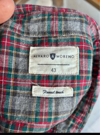 2 Camisas Hombre Tommy Hilfiger y Álvaro Moreno