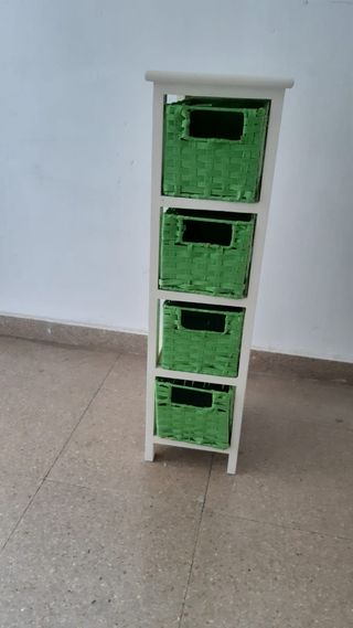 Mueble auxiliar con 4 cestas trenzadas en verdes
