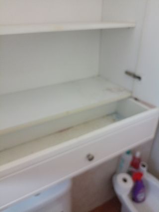 Armario de baño blanco