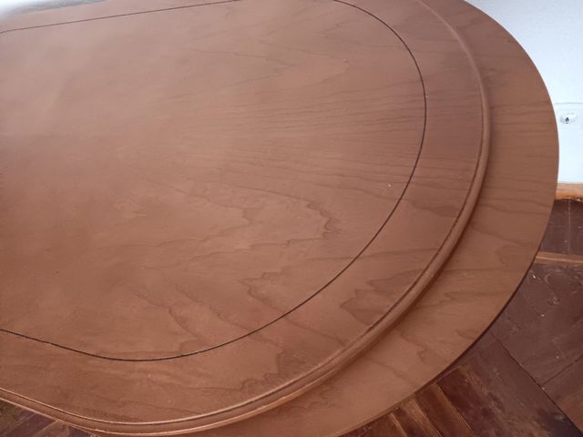 Mesa de salón de madera marrón