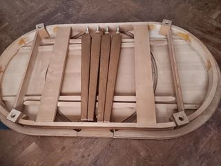 Mesa de salón de madera marrón