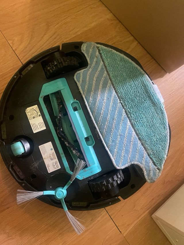 Robot aspirador con batería defectuosa 