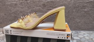 Sandalias tacón Joia pastel con cadena