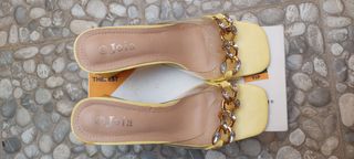 Sandalias tacón Joia pastel con cadena