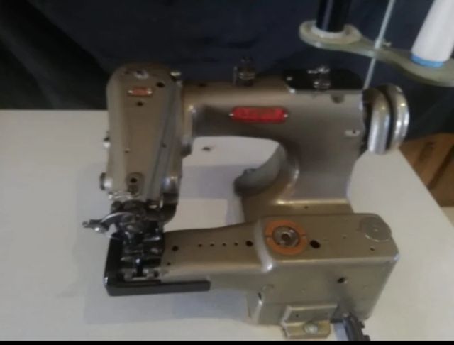 Máquina de coser puntada invisible