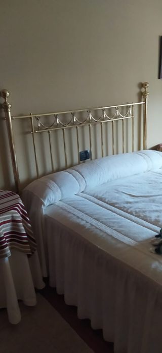 Cabecero dorado barras cama 135cm