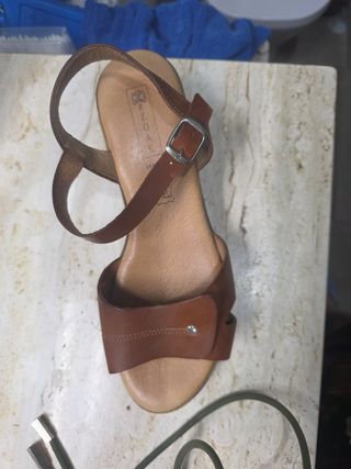 Zandalias de piel ZOAQ marrones