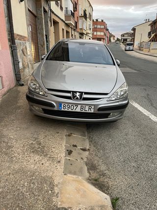 Peugeot 607 2001