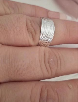 Anillo de hilos de plata