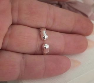 Anillo de hilos de plata