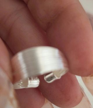 Anillo de hilos de plata