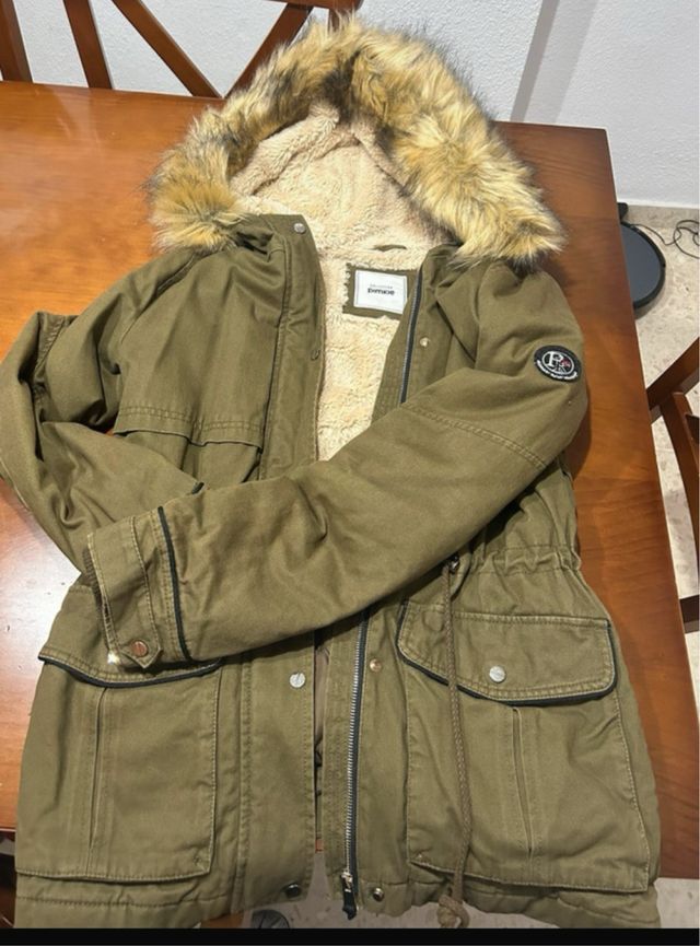 Parka Pinkie verde militar con capucha forrada