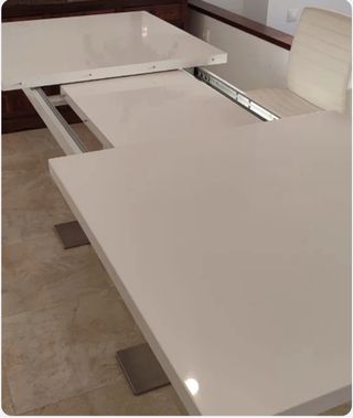 Mesa de comedor blanca lacada brillo