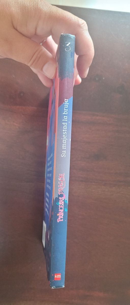 Princesas Dragón 3: Su majestad la bruja